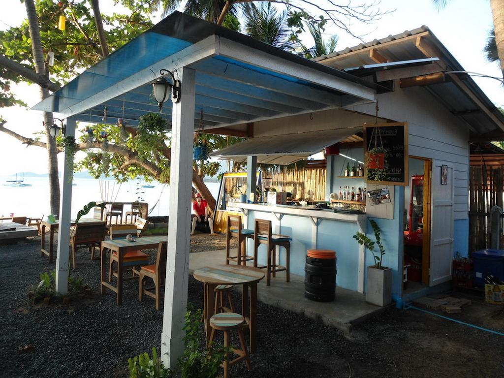 Think & Retro Cafe Lipa Noi Samui Hostel Bagian luar foto