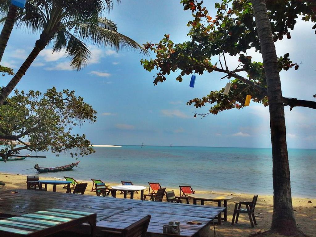 Think & Retro Cafe Lipa Noi Samui Hostel Bagian luar foto