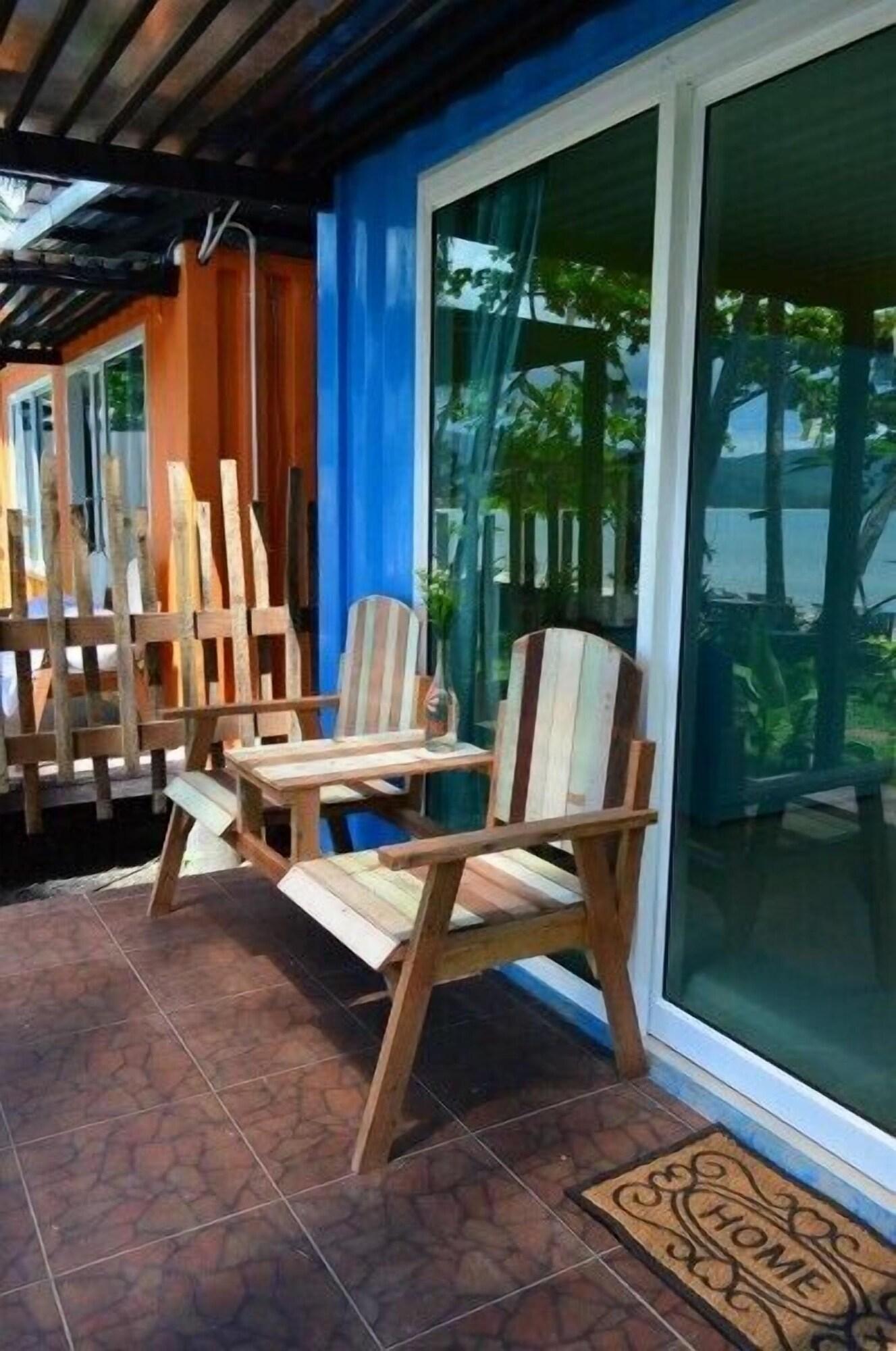 Think & Retro Cafe Lipa Noi Samui Hostel Bagian luar foto