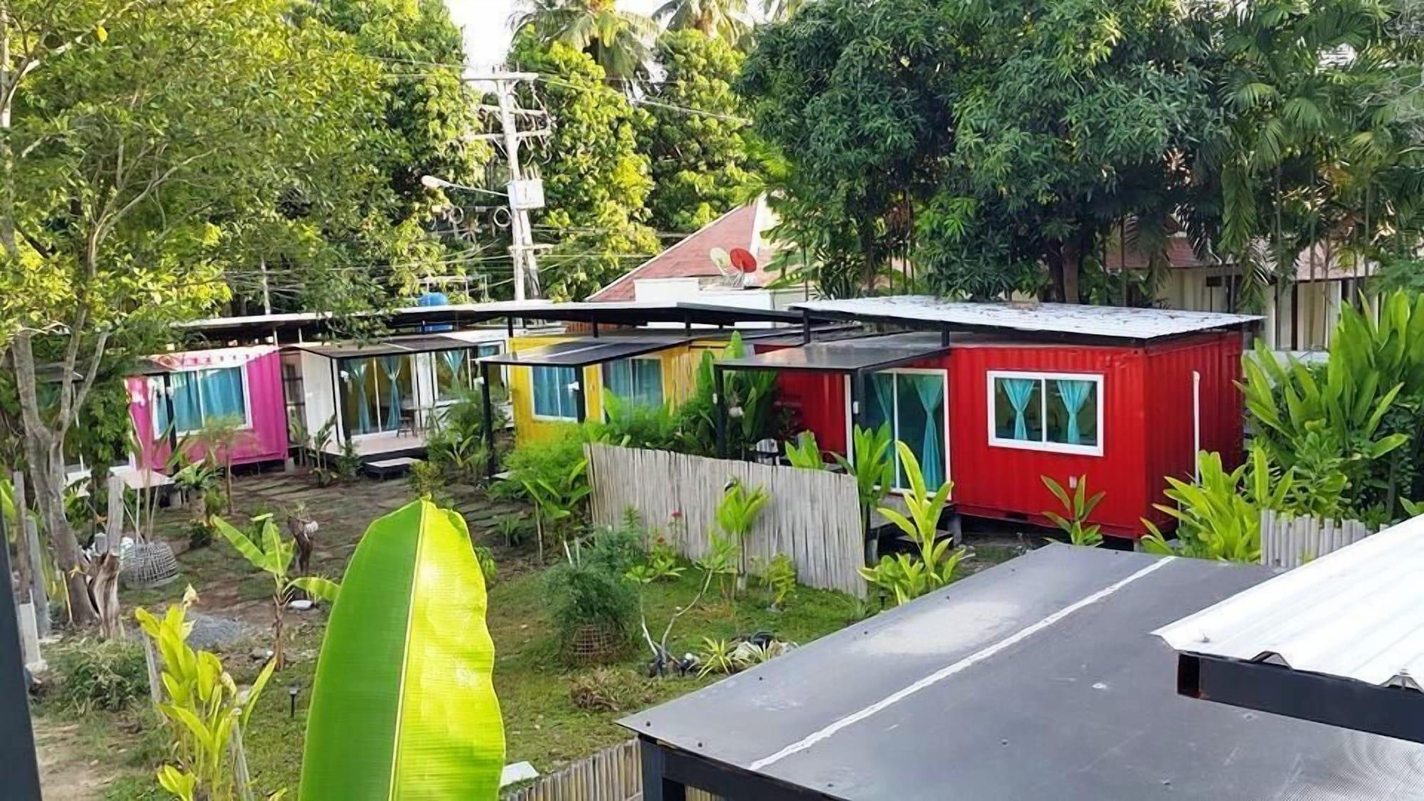 Think & Retro Cafe Lipa Noi Samui Hostel Bagian luar foto