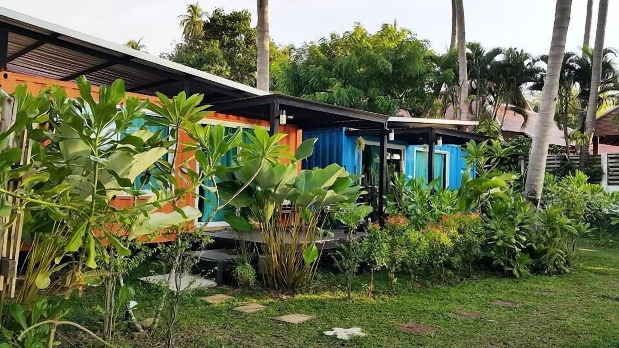 Think & Retro Cafe Lipa Noi Samui Hostel Bagian luar foto
