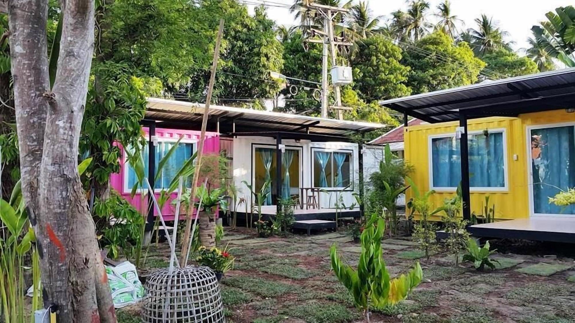 Think & Retro Cafe Lipa Noi Samui Hostel Bagian luar foto