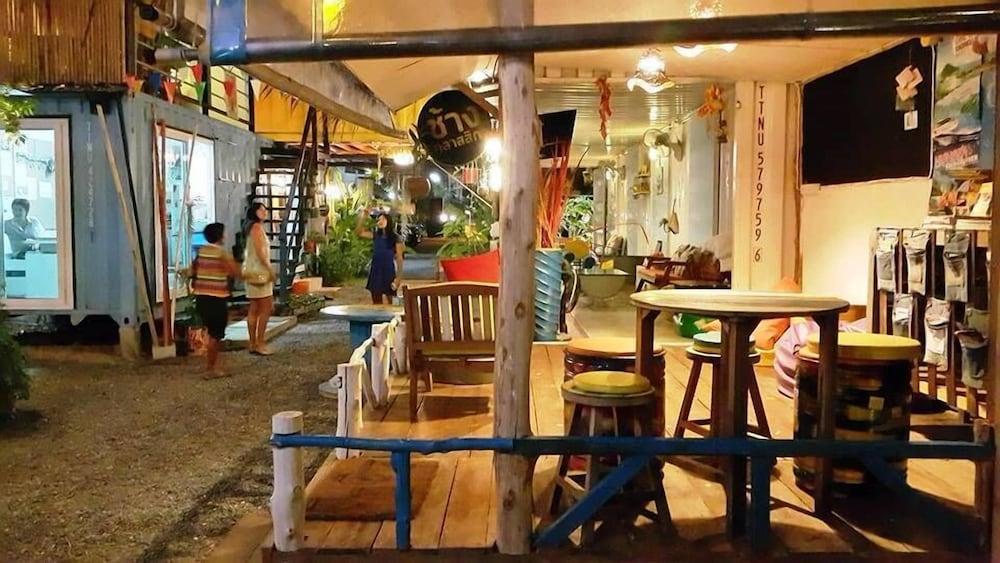 Think & Retro Cafe Lipa Noi Samui Hostel Bagian luar foto
