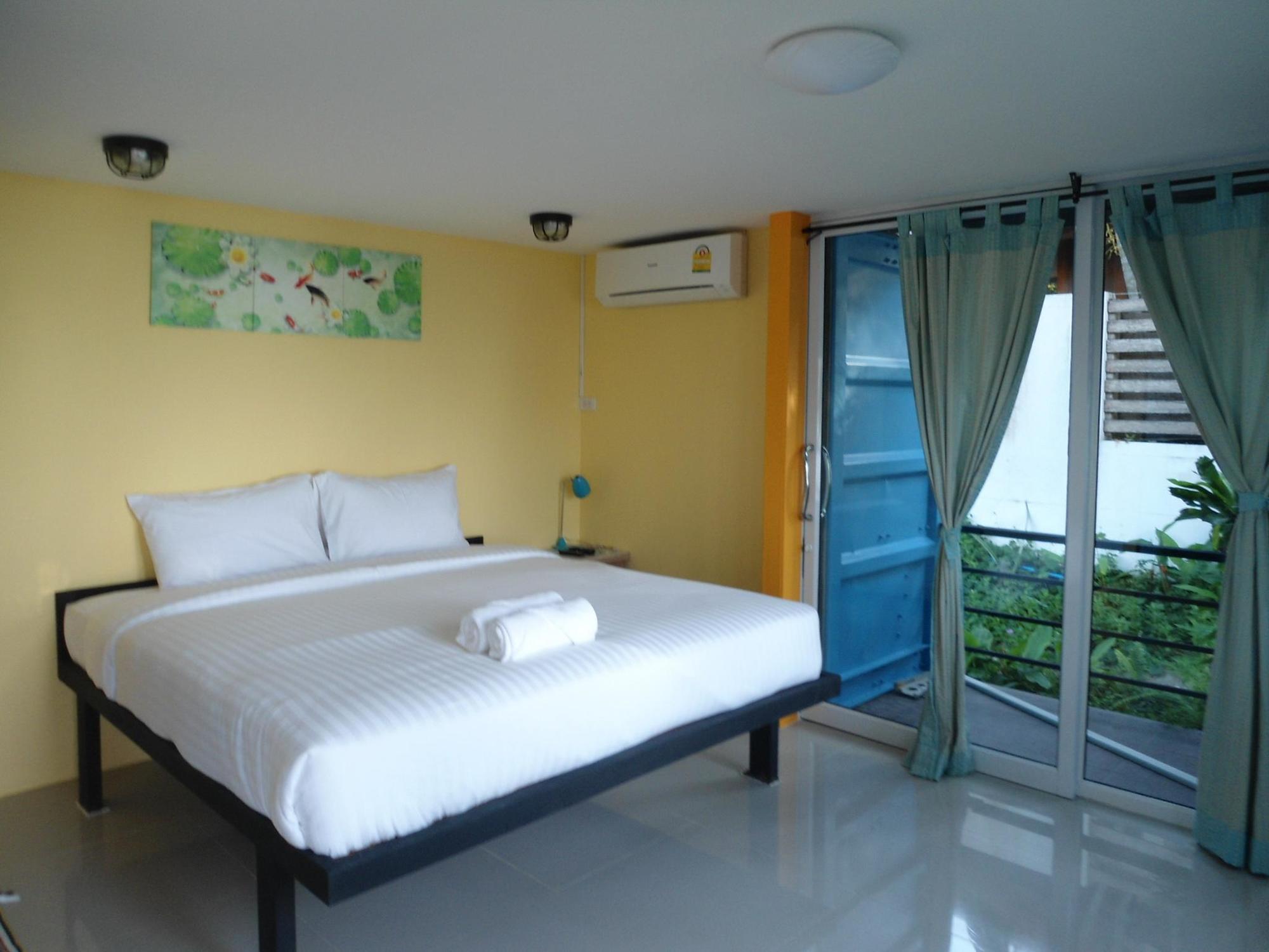 Think & Retro Cafe Lipa Noi Samui Hostel Bagian luar foto