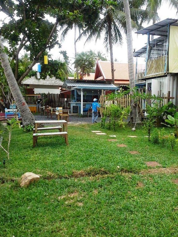 Think & Retro Cafe Lipa Noi Samui Hostel Bagian luar foto