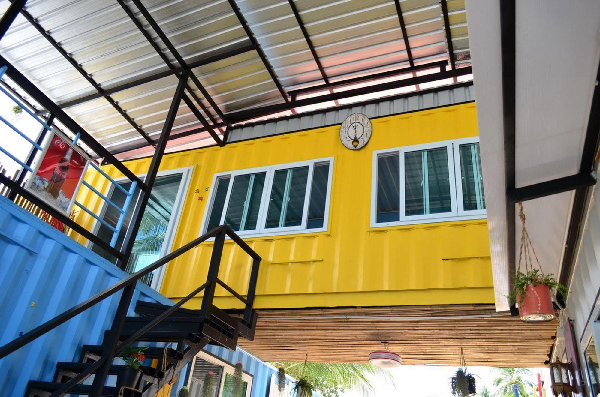 Think & Retro Cafe Lipa Noi Samui Hostel Bagian luar foto