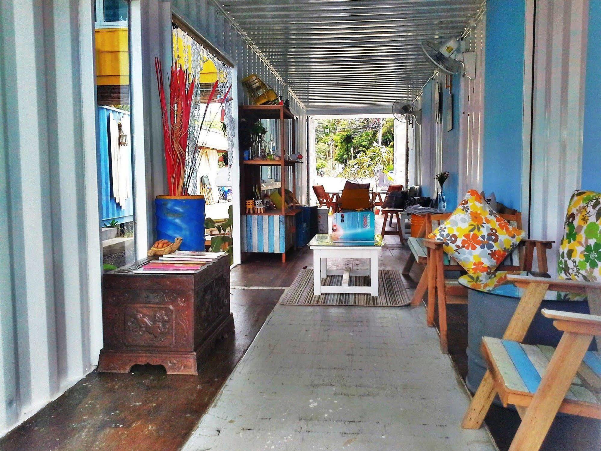 Think & Retro Cafe Lipa Noi Samui Hostel Bagian luar foto